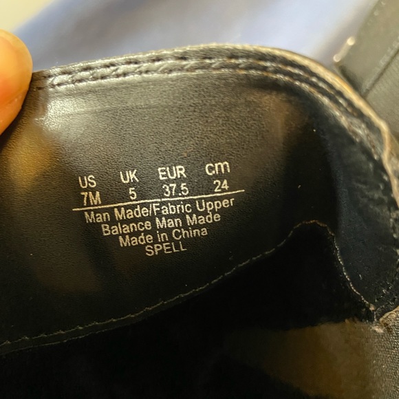 Black boots - Picture 3 of 5